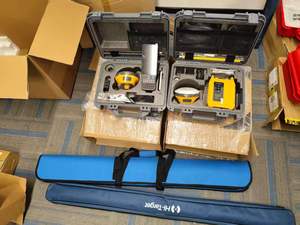เครื่องรับสัญญาณ GNSS RTK รุ่น V200 พร้อมช่องสัญญาณ 1408 ช่อง และ IMU สำหรับงานสำรวจที่ดิน - Product Image 3
