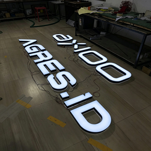 Enseigne lumineuse LED en acrylique pour magasin de détail, couleur gris argent, fixation murale, installation facile. - Product Image 1