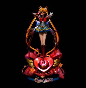 Statuetta di <span class=keywords><strong>Sailor</strong></span> <span class=keywords><strong>Moon</strong></span> Tsukino Usagi Alta 35 Cm con Luce LED e Base ad Ali di Cuore, Collezione <span class=keywords><strong>Anime</strong></span> Classica per Arredamento Casa - Product Image 2