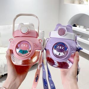 Bouteille en plastique portable de grande capacité, style dessin animé, mignonne, super mignonne, ours câlin, portable en extérieur, avec <span class=keywords><strong>paille</strong></span> - Product Image 5