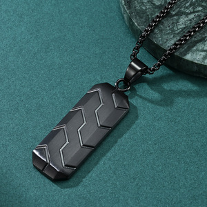 Nouveau collier tendance pour hommes européens et américains, motif hexagonal tridimensionnel en forme de pneu, style hip-hop rétro, en acier inoxydable - Product Image 2