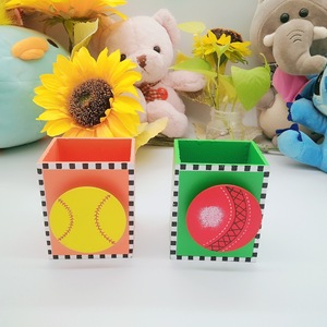 ที่ใส่<span class=keywords><strong>ปากกา</strong></span><span class=keywords><strong>ไม้</strong></span>รูปทรงสี่เหลี่ยมจัตุรัส ดีไซน์สร้างสรรค์ ใช้งานได้จริง สำหรับเด็ก พร้อมหน้าจอแสดงอุณหภูมิ รูปทรงลูกบาสเก็ตบอล - Product Image 4