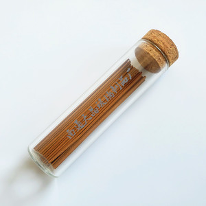 Varillas de incienso de madera de agar y sándalo de Tianjing en tubo de vidrio transparente de 10g, origen Nantong Jiangsu. - Product Image 2
