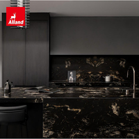 Ensemble complet d'armoires de cuisine modernes modulaires en mélamine noire sans poignées Alland Custom avec îlot en marbre et évier