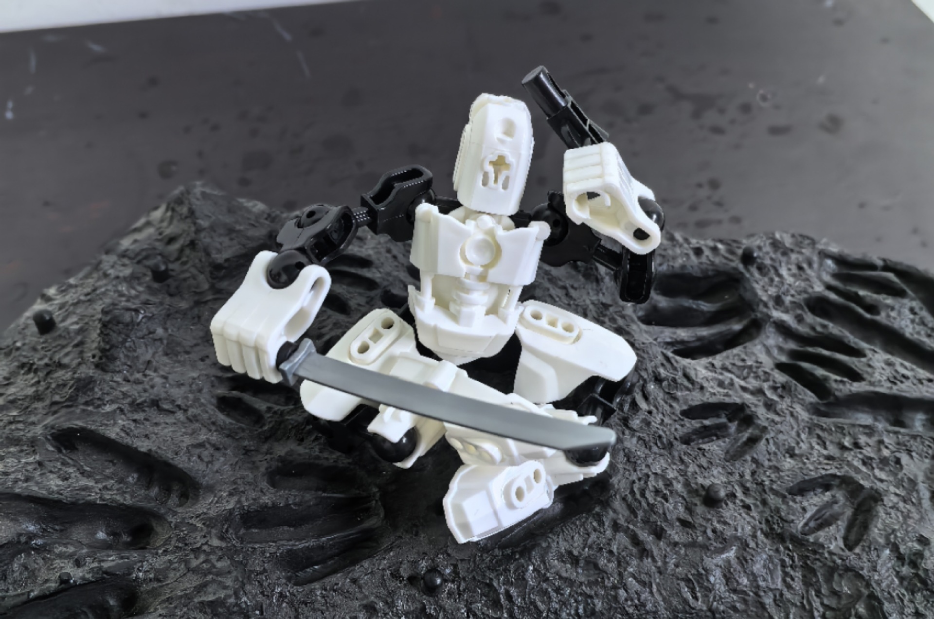 New adorable robot white 42g