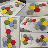 Panneaux acoustiques hexagonaux 3D en fibre de polyester, dalles murales insonorisantes, panneaux absorbants le son en PET en forme de nid d'abeille pour la décoration de bureaux et de studios