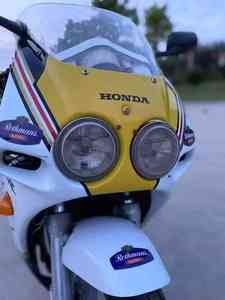 Moto d'occasion Hercules <span class=keywords><strong>CBR</strong></span> 250RR MC19 Phase Quatre cylindres Refroidi par eau <span class=keywords><strong>250cc</strong></span> Vitesse maximale 150 km/h - Product Image 4