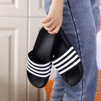 2024 Nouvelles Sandales Tongs d'Été à Enfiler d'Intérieur et d'Extérieur pour Hommes, Sandales Maison OEM pour Hommes et Femmes