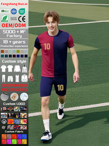Maillot de football rétro personnalisé T-shirt en polyester Coupe ample Col en V 2026 Uniforme de football personnalisé - Product Image 1