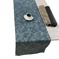 Vente en gros de décoration de fête d'usine tapis de table lavable et imperméable chemin de table en cuir PU souple luxe avec logo