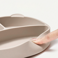 Service de vaisselle en silicone personnalisé pour bébé Assiette plate en forme d'ours avec ventouse