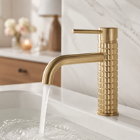 Robinet à poignée unique Champagne Bronze, colonne moletée géométrique, bec lisse avec aérateur, finition Or Brossé, vente en gros