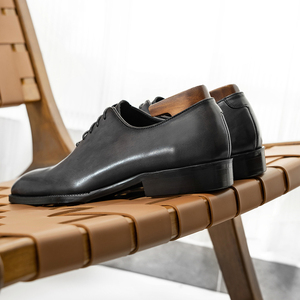 Nuevos Zapatos de Hombre de Alta Gama en Cuero Genuino, Zapatos de Vestir Oxford con Punta Cuadrada y Detalles Tallados en Cuero - Product Image 6