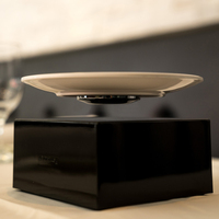 Plato de Postre Levitante Inalámbrico Negro de 6 Pulgadas, Base de Plástico ABS, Melamina de Grado Alimenticio