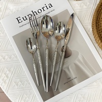 Ensemble de couverts rétro Western en acier inoxydable 304, couteau à steak, fourchette à dessert, cuillère, vaisselle de luxe légère pour hôtel et restaurant
