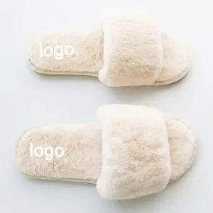 Wholesale Winter custom logo fuzzy fur slippers furry female slides beige footwear sandals for Colombia ladies