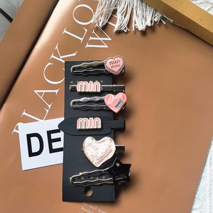 กิ๊บติดผมไรน์สโตนตัวหนังสือสำหรับผู้หญิงน้ำหนักเบาหรูหราระดับไฮเอนด์สวยงามและใช้งานได้หลากหลาย - Product Image 2