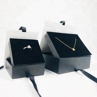 Boîtes cadeaux en carton pliables avec fermeture à poignée, impression de logo personnalisé, laminage mat écologique