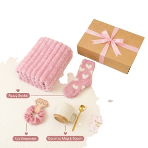 Set de Regalo Rosa para Mujer, Cesta de Regalo Acogedora con Taza de Cerámica, Perfecta para el Día de San Valentín, Día de la Madre - Product Image 2