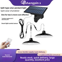 Lampe Solaire Suspendue Double Tête Ultra-Lumineuse Étanche IP65 avec Détection de Lumière et Télécommande pour Utilisation Intérieure/Extérieure et Tentes