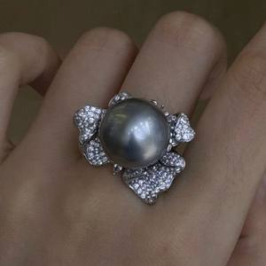 Bague en argent pur avec perle d'eau douce ronde de 13-14 mm, nœud, gris platine naturel, avec des anneaux de perles d'eau douce presque parfaits - Product Image 1