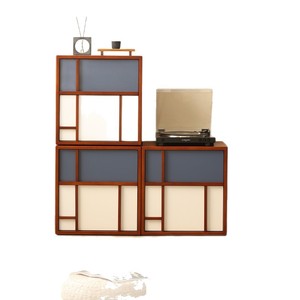 Meuble TV modulaire en bois massif style Bauhaus, coloré et fonctionnel pour salon - Product Image 5