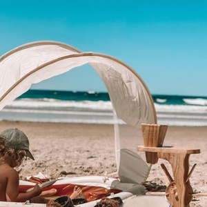 Colchón de Agua de PVC Grande y Elegante para Niños con Bolsa de Transporte y Sombrilla para Actividades en la Playa y la Piscina - Product Image 3