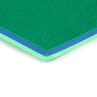 Revêtement de sol extérieur en PVC Enlio 5,5 mm, motif sable cristallin pour terrain de badminton avec absorption des chocs supérieure
