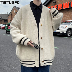 Gilet en tricot boutonné OEM/ODM pour hommes, gris clair, col en V, rayures contrastées, style streetwear, fabricants de pulls pour hommes en gros - Product Image 5