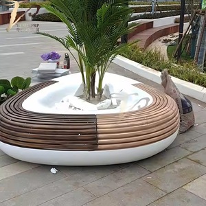 Jardinera Triangular Urbana Grande de Fibra de Vidrio con Asiento, Elegante Maceta Decorativa de Estilo Urbano - Product Image 1