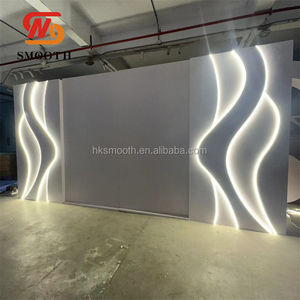 ฉากหลังงานแต่งงานแบบโค้งอะคริลิคสีขาวเรียบหรู ดีไซน์คลื่นลูกคลื่น วัสดุ PVC สำหรับงานเลี้ยงฉลองมงคลสมรส - Product Image 2