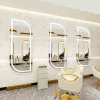 Miroir de salon de coiffure moderne en acier inoxydable avec miroir intelligent LED mural pour la coupe de cheveux et la coloration à chaud