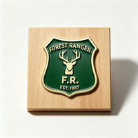 Plaque personnalisée en émail dur, forme bouclier, en alliage de zinc, résistante aux UV, pour extérieur, motif cerf et pin, pour chapeau, veste, décoration, souvenir