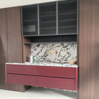 Armoires de rangement et de présentation haut de gamme sur mesure pour salons de villas : Conception et personnalisation sur mesure