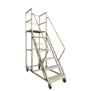 Plateforme de travail mobile en aluminium avec rampe de sécurité et système de roulettes rétractables pour les opérations d'entrepôt - Product Image 5