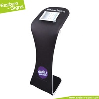 Support de kiosque multimédia pliable en aluminium et tissu, facile à installer, pour tablette PC, idéal pour la publicité et les salons professionnels.