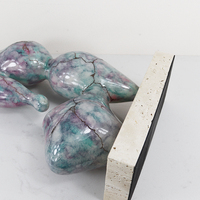 Sculpture d'antilope abstraite moderne de luxe en résine marbrée artisanale, rehausse le charme de l'espace, pour présentoir de boutique Tuohuangniu