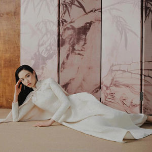 Ao dai de haute qualité et élégant pour les fêtes du Tet, avec un MOQ faible et des services OEM ODM pour une robe de soirée chic. - Product Image 1