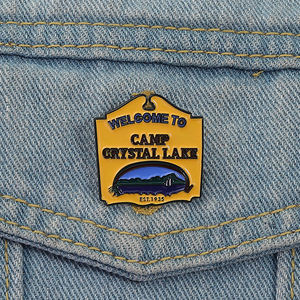 Broche en émail pour film d'horreur Halloween <span class=keywords><strong>Camp</strong></span> <span class=keywords><strong>Crystal</strong></span> <span class=keywords><strong>Lake</strong></span> Broche Badge Sac à dos Bijoux Cadeau pour amis - Product Image 1