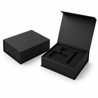 Boîte rigide magnétique noire mate personnalisée, emballage cadeau en carton de luxe avec insert en mousse découpée pour l'électronique et les cosmétiques