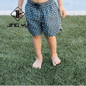 Shorts de bain pour enfants en nylon recyclé personnalisés, imprimés plage, vêtements de plage professionnels OEM - Product Image 4