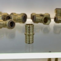 Adaptateur de raccord en laiton forgé sans plomb CUPC pour tuyau PEX de 1/2 pouce, modèle HUANHAI PGJ-34, certifié ISO9001, doré