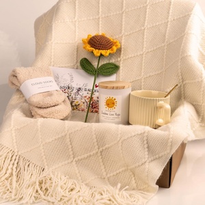 Coffret Cadeau Couverture, <span class=keywords><strong>Serviette</strong></span>, Couette, Bougie d'Aromathérapie, Tasse et Chaussettes - Product Image 4