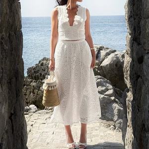 Conjunto de Dos Piezas Elegante y Sexy con Logotipo Personalizado de Alta Calidad, Conjunto de Falda Larga y Top sin Mangas con Bordado Calado para Mujer - Product Image 1