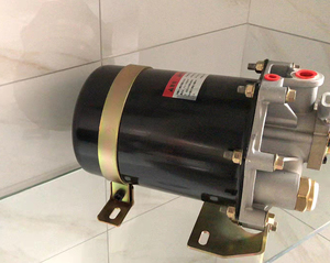 อะไหล่เบรกสำหรับรถบรรทุก เครื่องทำลมแห้ง AD-9 065225 12V 109685X - Product Image 1