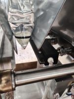 Machine de remplissage automatique de sacs d'eau à film composite multicouche électrique, équipement liquide haute précision pour eau pure et shampoing