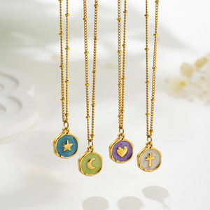 <span class=keywords><strong>Collana</strong></span> Impermeabile con Smalto Colorato, Ciondolo Asimmetrico a Moneta con Croce, Cuore e <span class=keywords><strong>Luna</strong></span> in Acciaio Inox Placcato <span class=keywords><strong>Oro</strong></span> 18K PVD - Product Image 2