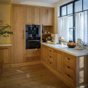 Ensemble de meubles de cuisine en forme de L modulaire de style européen, porte en bois massif, panneau mélaminé, dessus en marbre, blanc brillant, 1 an - Product Image 5