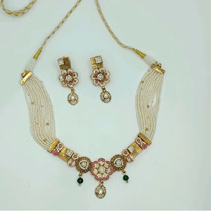 Conjunto de Collar de Perlas Plateadas Tradicionales con Diseño Floral Rosa, Cuentas Verdes y Pendientes a Juego, Joyería Étnica - Product Image 2