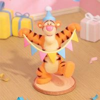 Nouvelle sortie, 100% officiel, 6 pièces/boîte, Winnie l'ourson, série de fête amusante, boîte mystère, figurines en PVC kawaii, décorations de bureau, jouets